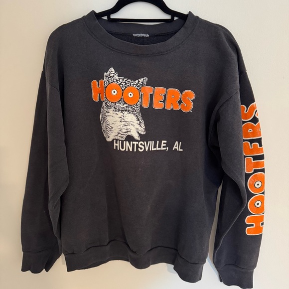 Hooters Other - VINTAGE 90s Hooters Sweatshirt